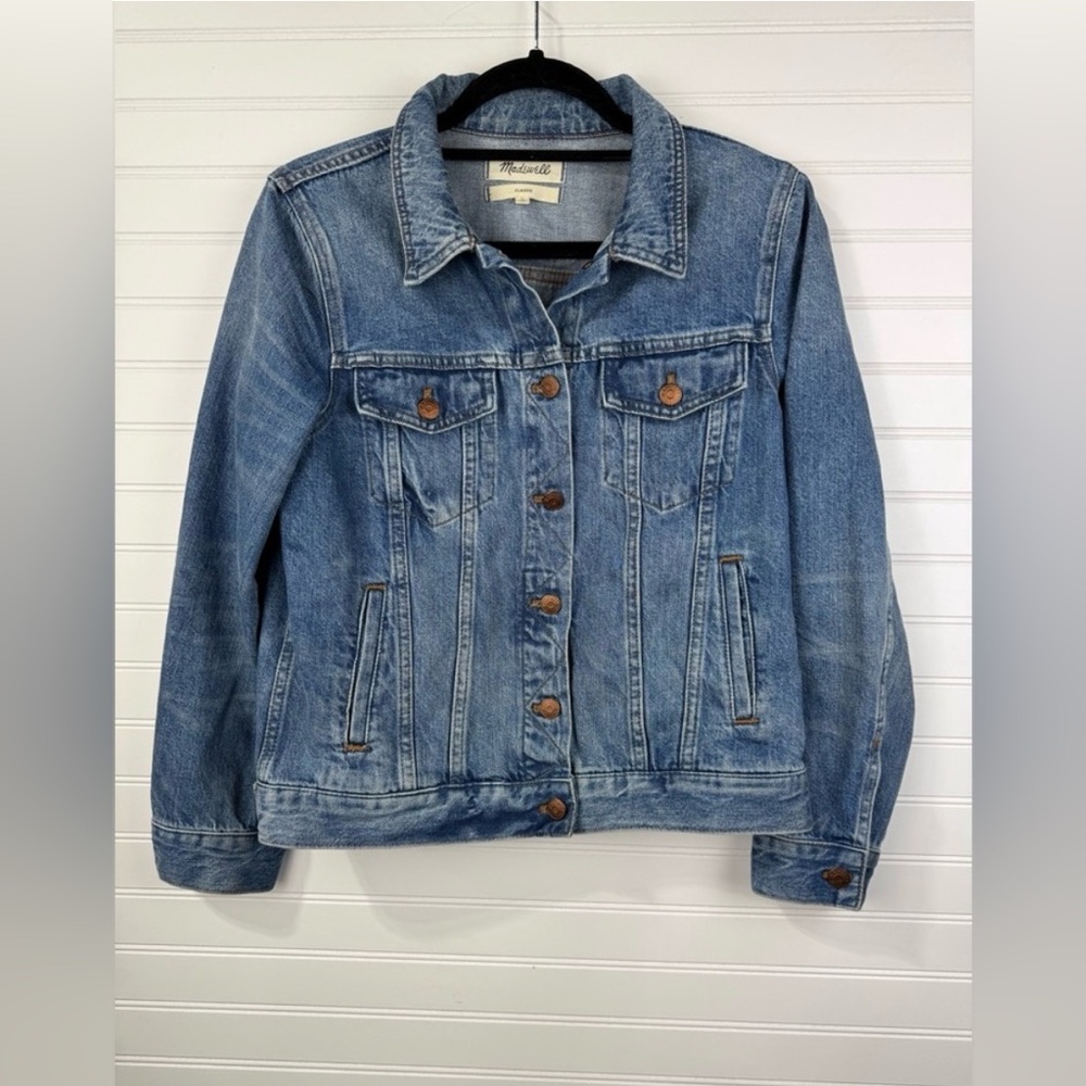 Madewell womens classic holiday fitted blue Denim Jacket. Size large.